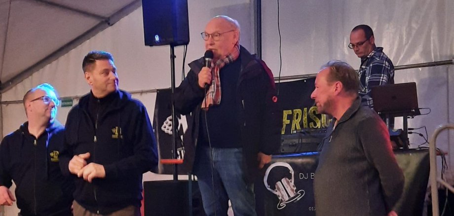 Hans-Joachim Heist spricht auf der Bühne