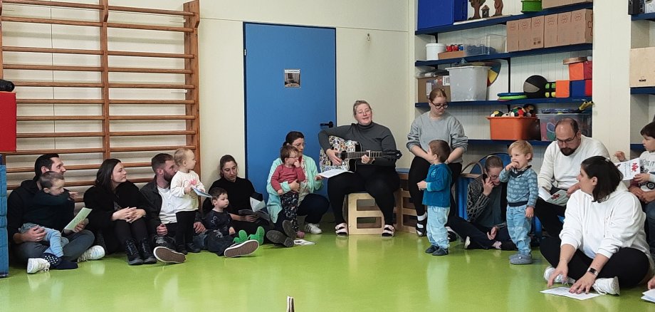 Gruppenfoto mit Kindern Gruppenfoto mit Kindern
