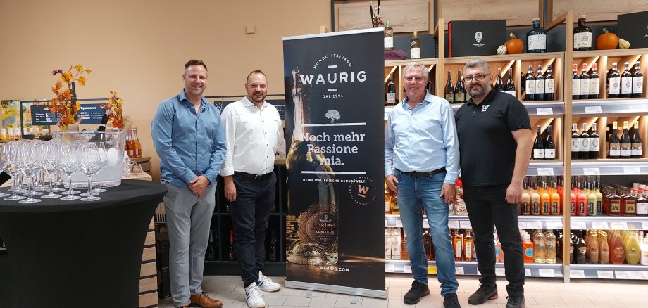 Gruppenfoto: Bürgermeister und Inhaber Gruppenfoto: Bürgermeister und Inhaber