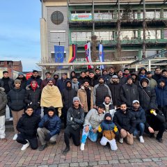 Pfungstadts Straßen vom Silvester-Müll befreit Gruppenbild Ahmadiyya Pfungstadt