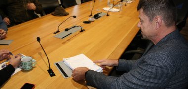 Unterschreiben des Vertrages Unterschreiben des Vertrages