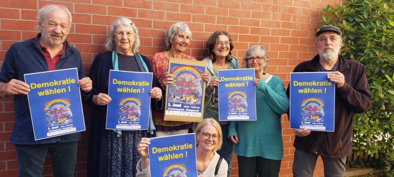 Gruppenfoto "Demokratie wählen!" Gruppenfoto "Demokratie wählen!"