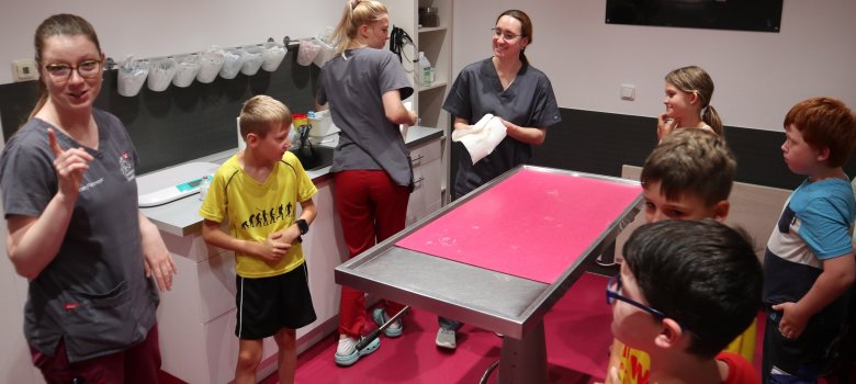 Sommerferienaktionen unter dem Motto „Hinter die Kulissen schauen“ in Pfungstadt und Umgebung - 08. bis 12. Tag Kinder besuchen Tierarztpraxis Frau Dr. Melanie Tessmer