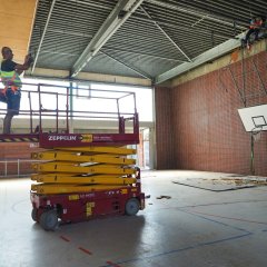 Startschuss für Abbrucharbeiten an der Sporthalle in Eschollbrücken Sporthalle innen