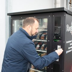 Besuch am Wurstautomat