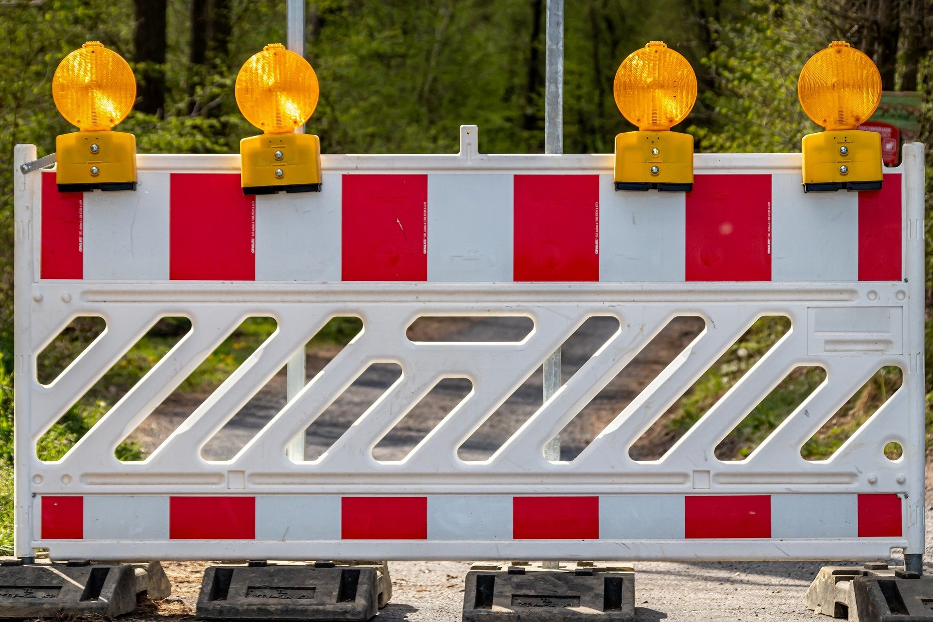 Vollsperrung wegen eines Kanaleinbruchs