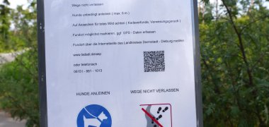 Schild zur Anleinpflicht
