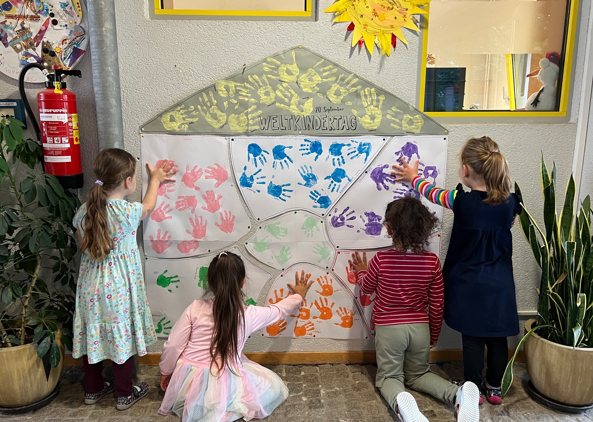 Kinder malen gemeinsam