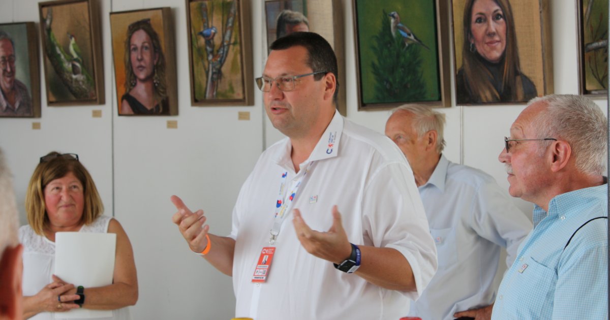 Ausstellungseröffnung mit Gemälden und Objekten von Armando Fontana