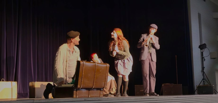 Theaterstück, Bühne mit Schauspielern