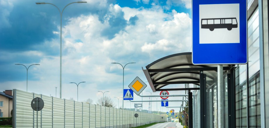 Buslinie PE mit neuer Haltestelle "Wormser Straße" Bushaltestelle