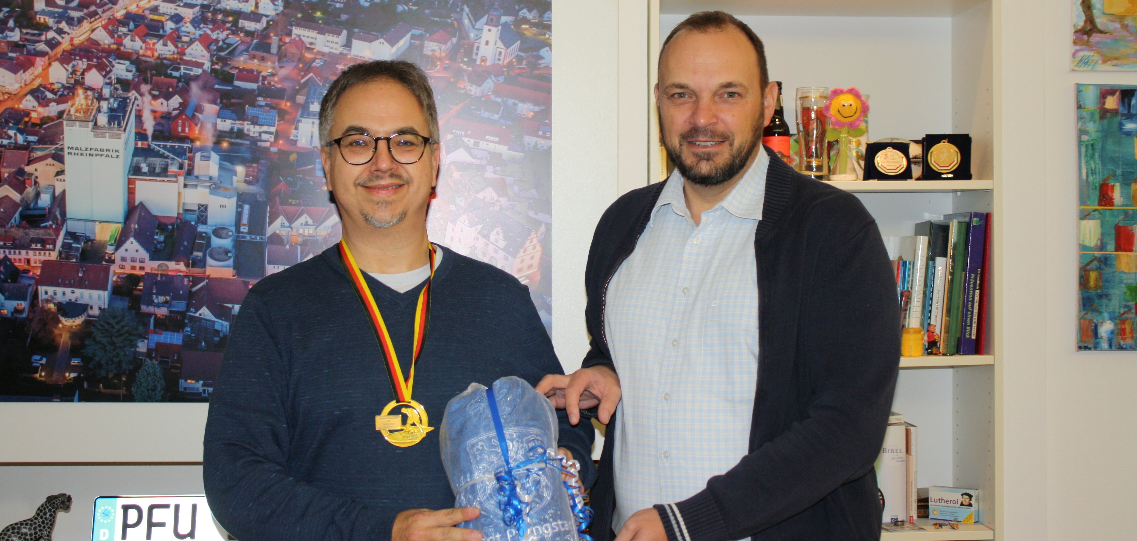 Peter Droste und Bürgermeister Patrick Koch