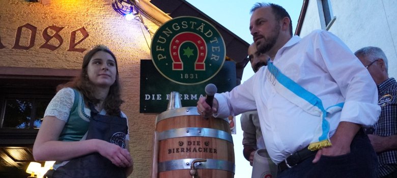 Weinkönigin von Duttweiler, Eva I., und Bürgermeister Patrick Koch eröffnen offiziell die Pfungstädter Kerb