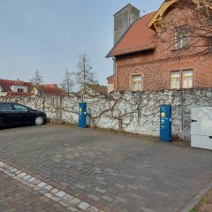 E-Ladesäulen auf einem Parkplatz