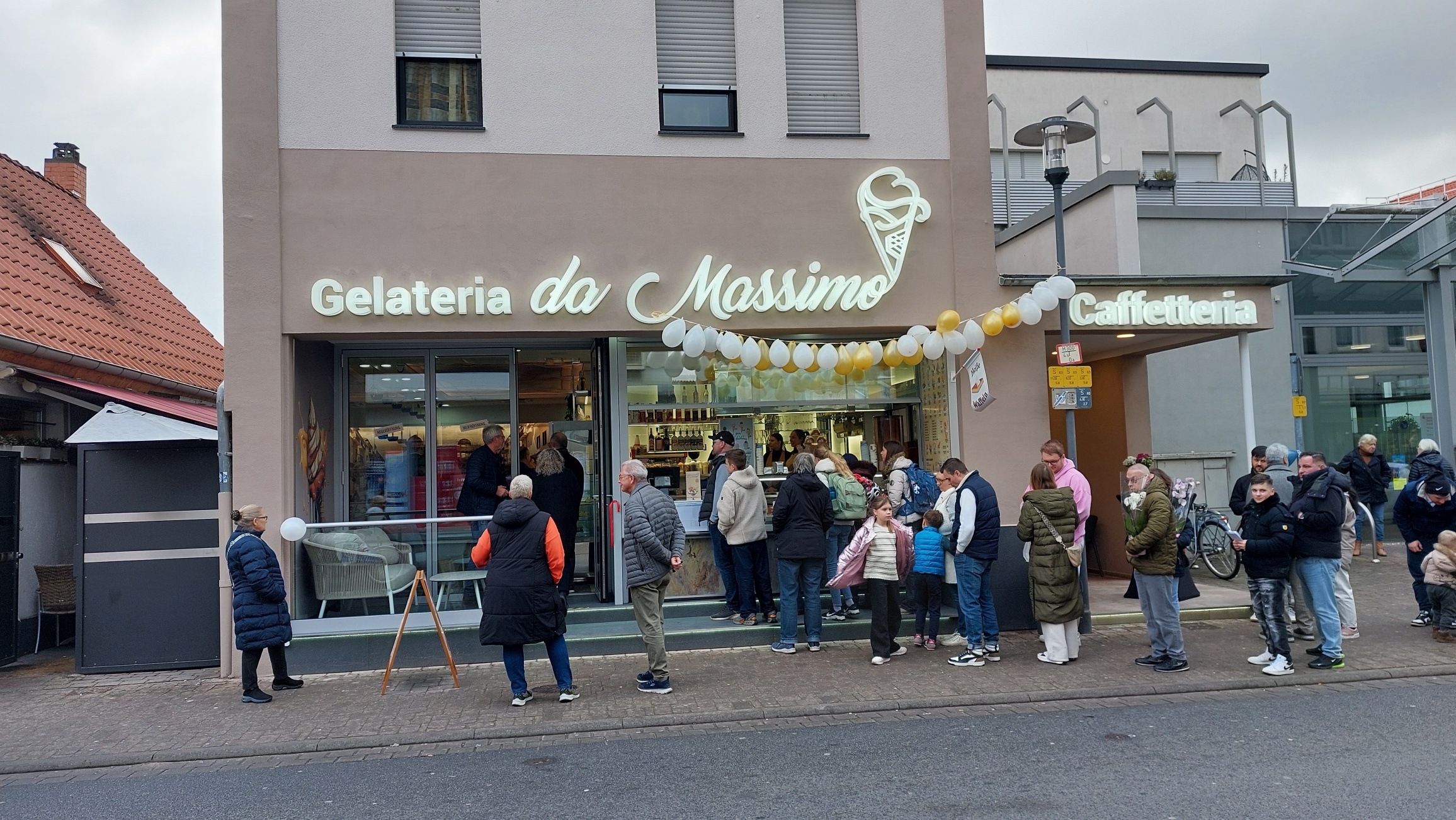 Gäste bei der Neueröffnung