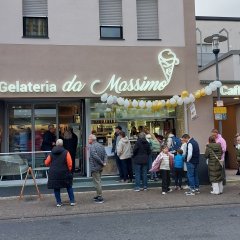 Gäste bei der Neueröffnung