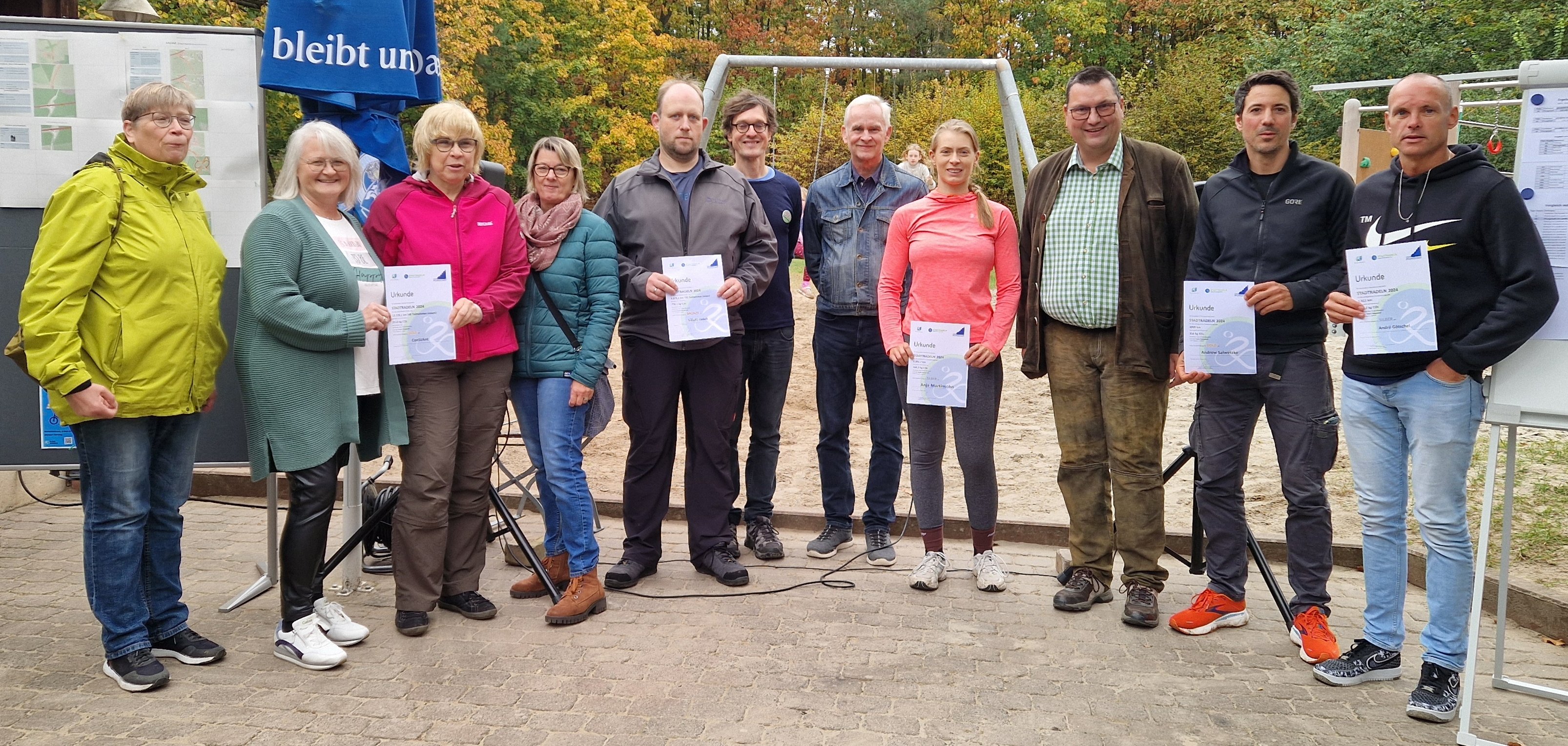 Erfolgreiches Stadtradeln in Pfungstadt: Ein Baum als Symbol für Klimaschutz Gruppenbild Teilnehmer Stadtradeln 2024