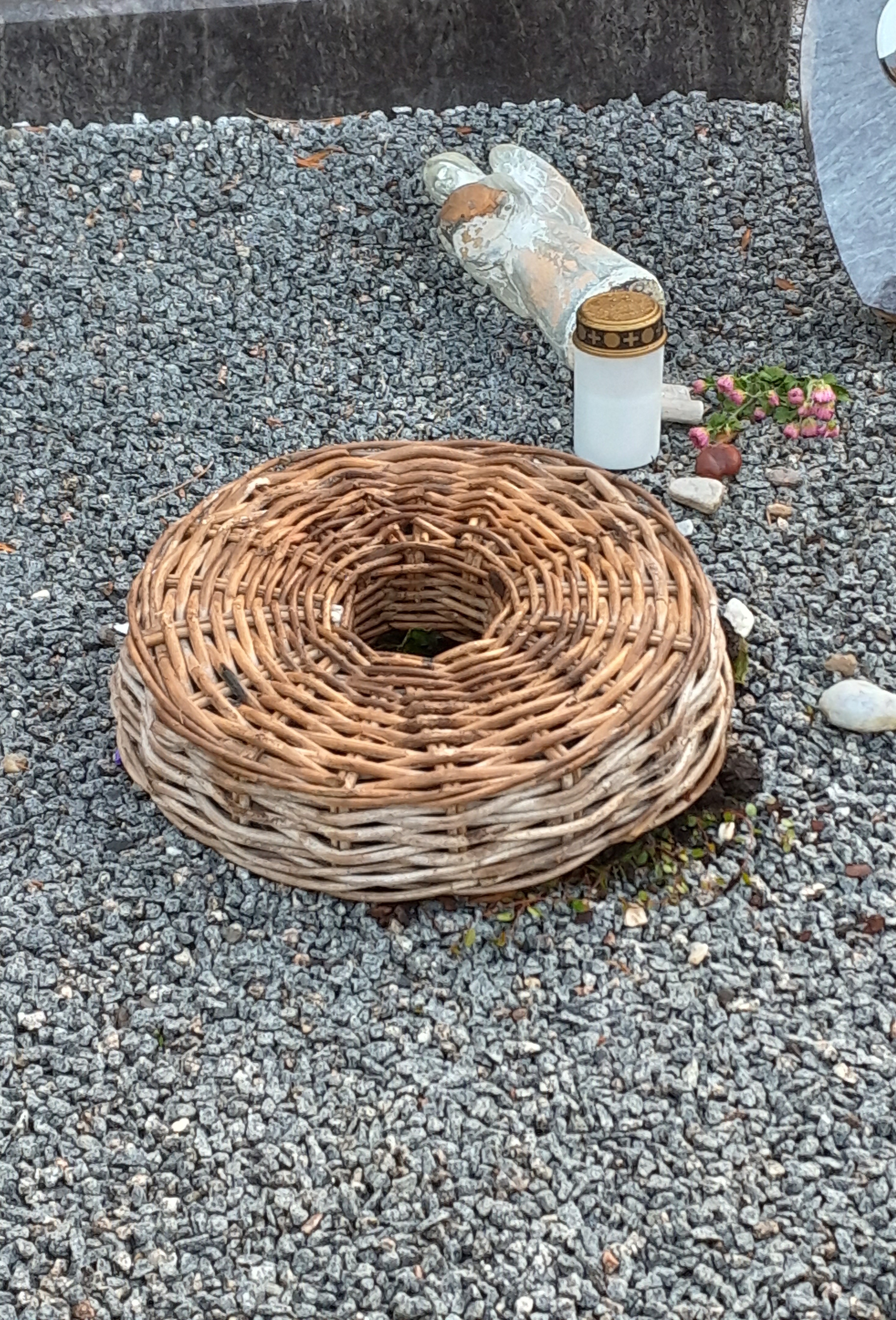 Friedhofs-Vandalismus 