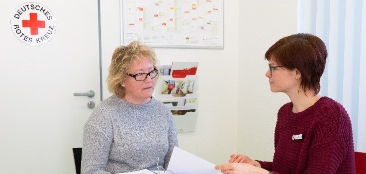 Zwei Personen im Gespräch