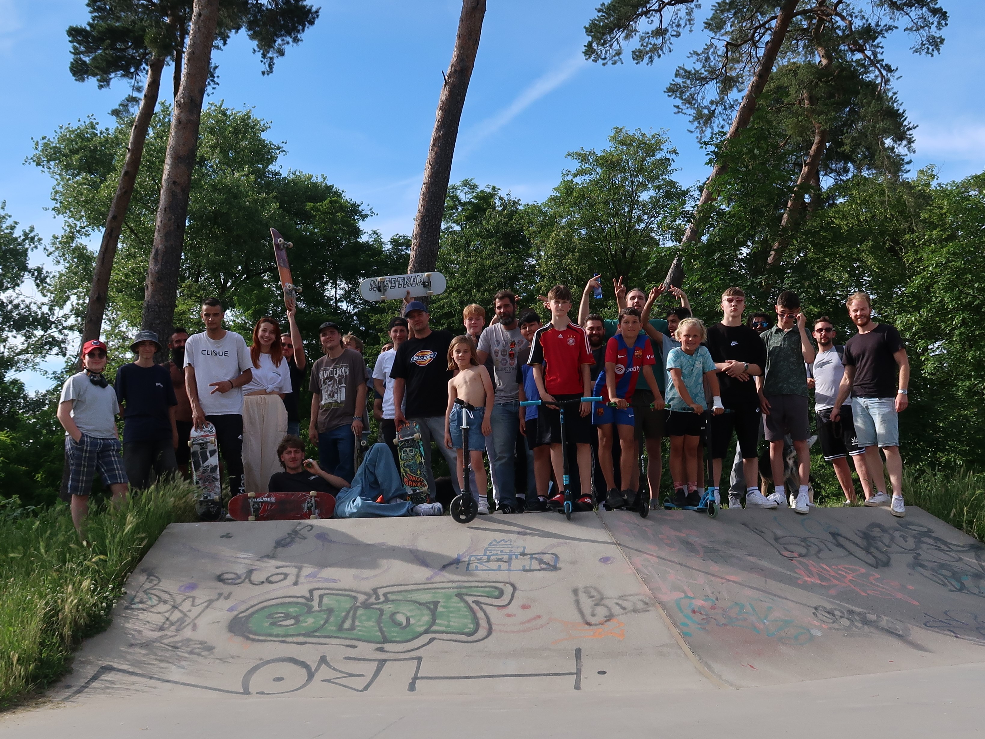Grillfest und Skaten bei bestem Wetter