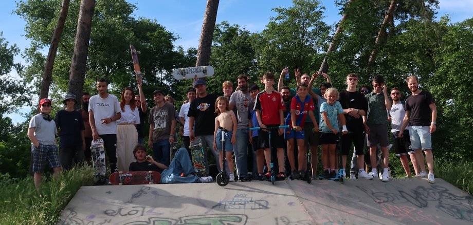 Grillfest und Skaten bei bestem Wetter