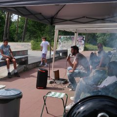 Grillfest und Skaten bei bestem Wetter