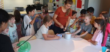 Kinder warten auf Essen