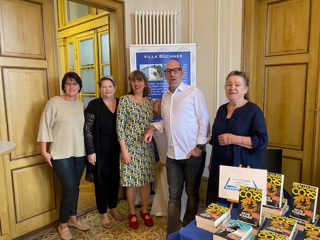 (v.l. Martina Ludwig (Kulturamt), Stefanie Schneider und Elvira Mischler (Stadtbibliothek), Benjamin Cors und Sigrid Zabel (Buchhandlung Zabel).