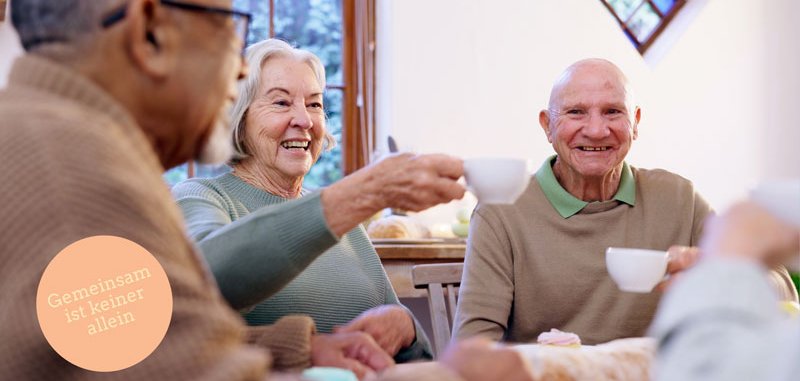 Plakat Gemeinsam ist keiner allein, Senior*innen beim kaffeeklatsch