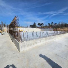 Grossbaustelle mit Betonplatte