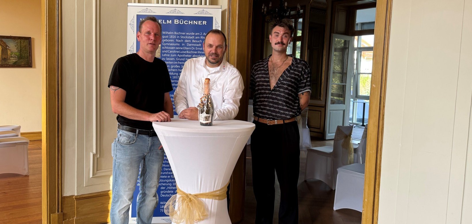 Gruppenbild in einem historischen Gebäude