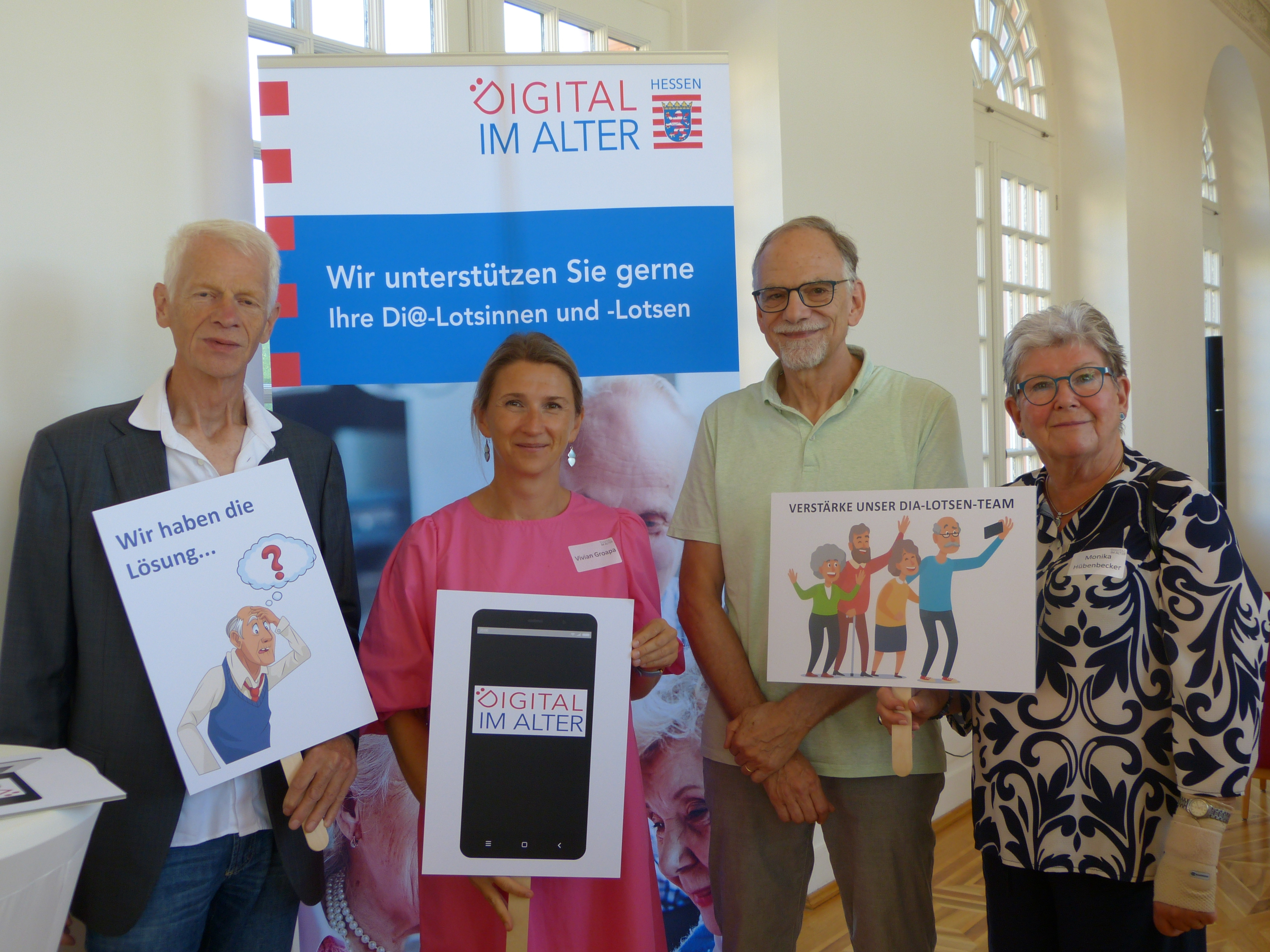 Auf dem Foto: Achim Reinecke, Vivian Groapa, Andreas Nemeth, Monika Hübenbecker (nicht auf dem Foto: Sigrid Faller und Gaby Heigl-Fuchs)