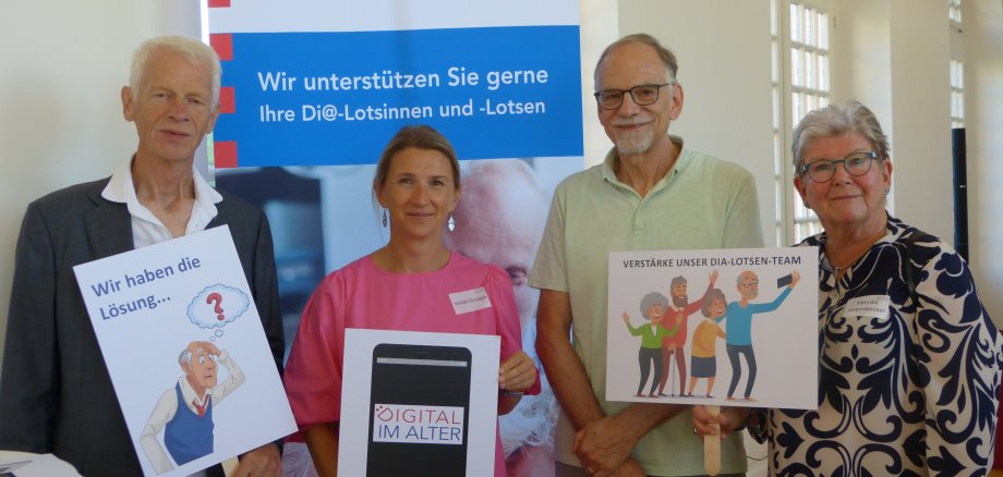 Auf dem Foto: Achim Reinecke, Vivian Groapa, Andreas Nemeth, Monika Hübenbecker (nicht auf dem Foto: Sigrid Faller und Gaby Heigl-Fuchs)