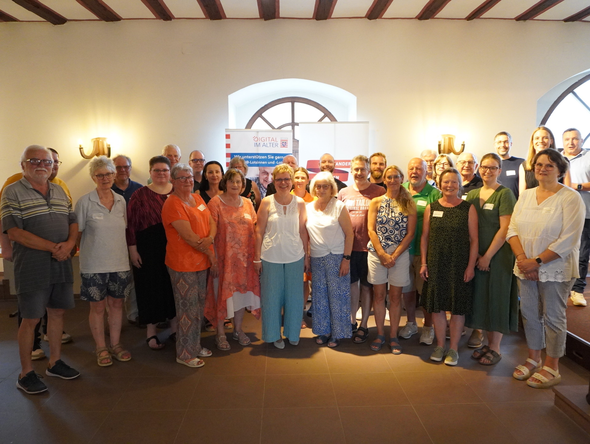Regionaltreffen der Di@Lotsen – Ehrenamt stärkt digitale Teilhabe älterer Menschen Gruppenbild Teilnehmer Regionaltreffen der Di@Lotsen
