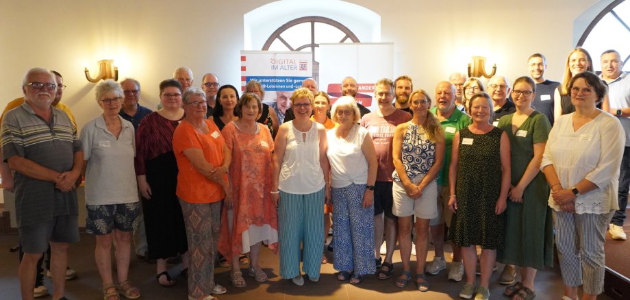 Regionaltreffen der Di@Lotsen – Ehrenamt stärkt digitale Teilhabe älterer Menschen Gruppenbild Teilnehmer Regionaltreffen der Di@Lotsen