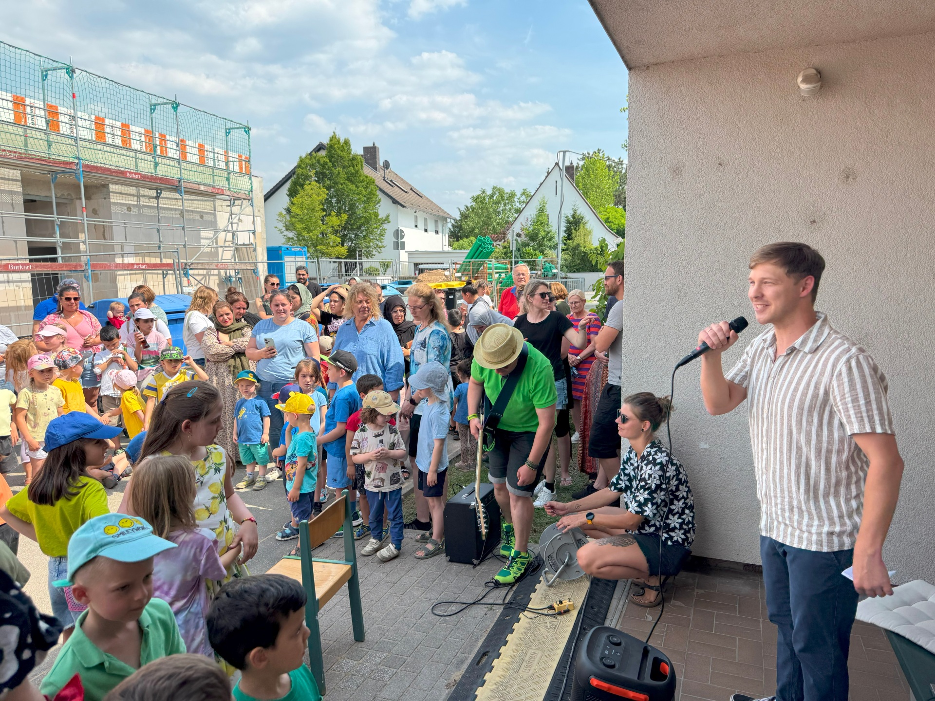 Richtfest und Sommerfest der Kita Regenbogen