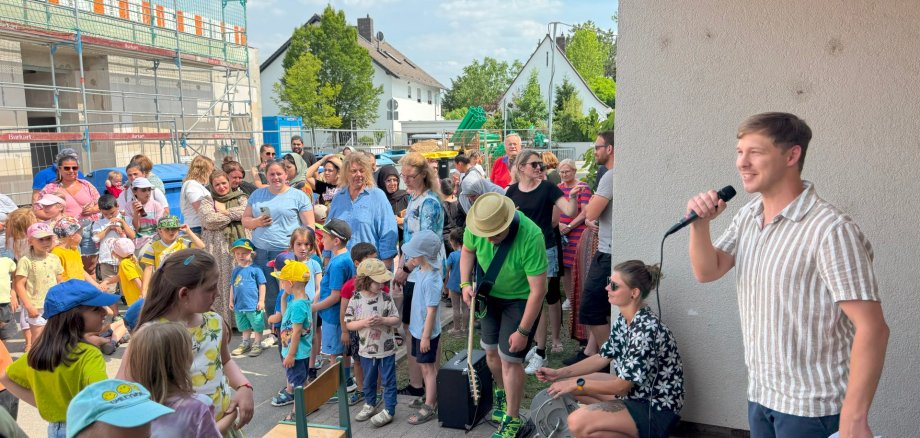 Richtfest und Sommerfest der Kita Regenbogen