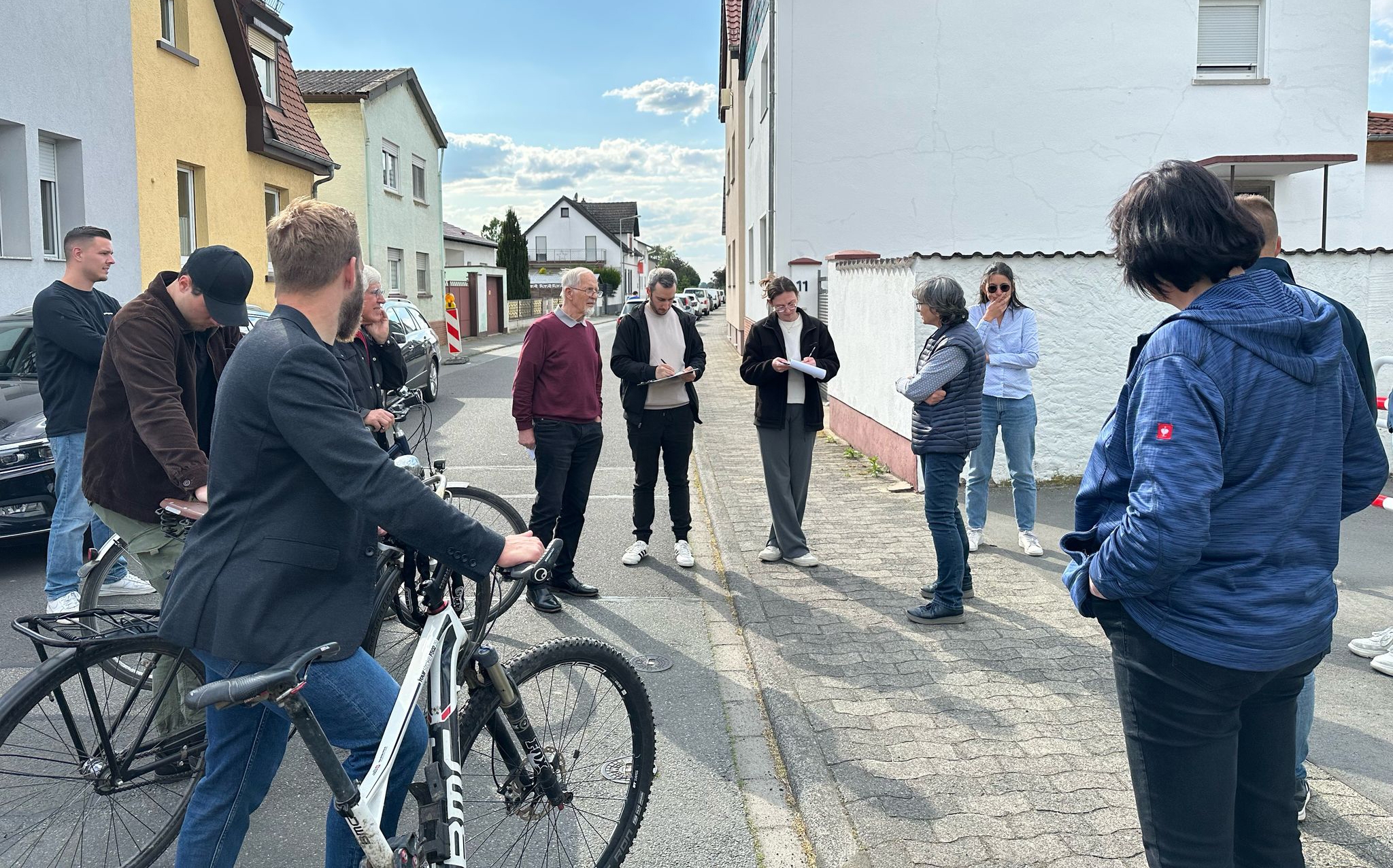 Teilnehmer beim Stadtspaziergang