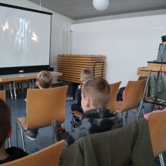 Kinder scheuen einen Film