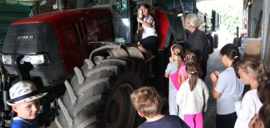 Sommerferienaktionen unter dem Motto „Hinter die Kulissen schauen“ in Pfungstadt und Umgebung Kinder besuchen Landwirt Jochen Ruppenthal