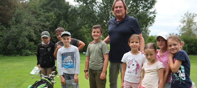Sommerferienaktionen unter dem Motto „Hinter die Kulissen schauen“ in Pfungstadt und Umgebung Kinder besuchen den Golfclub Gernsheim