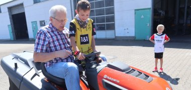 Sommerferienaktionen unter dem Motto „Hinter die Kulissen schauen“ in Pfungstadt und Umgebung Kinder besuchen K & W Gabelstapler und Lagertechnik GmbH