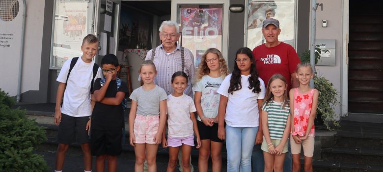 Sommerferienaktionen unter dem Motto „Hinter die Kulissen schauen“ in Pfungstadt und Umgebung Kinder besuchen Saalbau-Kino