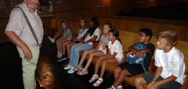 Sommerferienaktionen unter dem Motto „Hinter die Kulissen schauen“ in Pfungstadt und Umgebung Kinder besuchen Saalbau-Kino