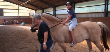 Sommerferienaktionen unter dem Motto „Hinter die Kulissen schauen“ in Pfungstadt und Umgebung Kinder besuchen den Reit- und Fahrverein Eschollbrücken Eich e. V.