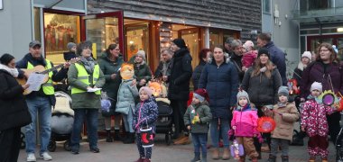 St. Martins-Umzug, Eltern mit Kindern St. Martins-Umzug, Eltern mit Kindern