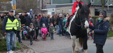 St. Martins-Umzug, Mädchen auf Pferd St. Martins-Umzug, Mädchen auf Pferd