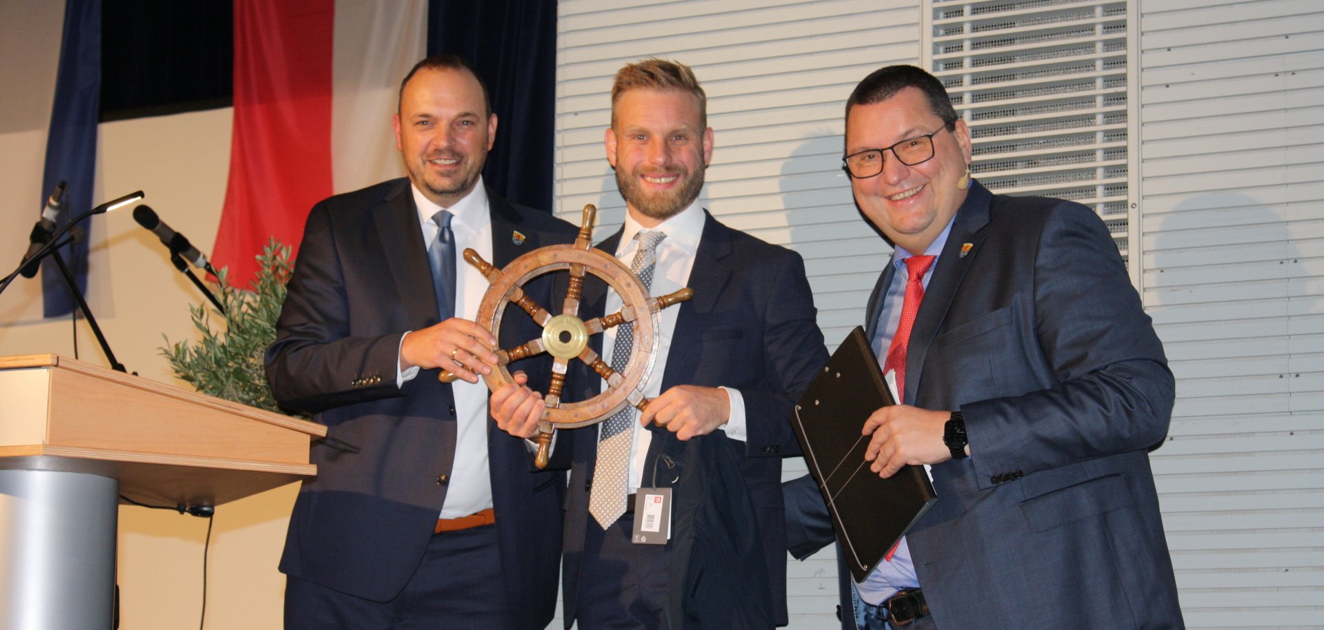 Symbolische Übergabe Steuerrad