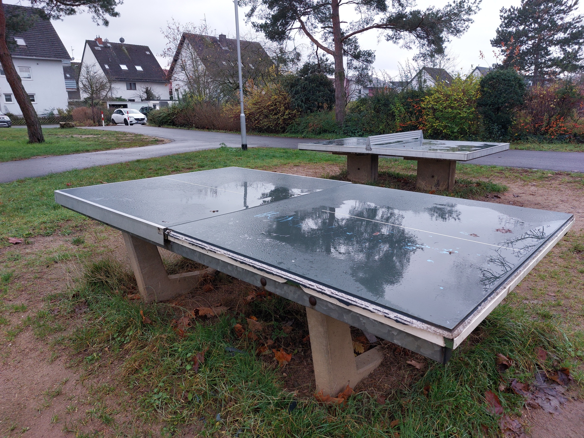 Zerstörte Tischtennisplatte