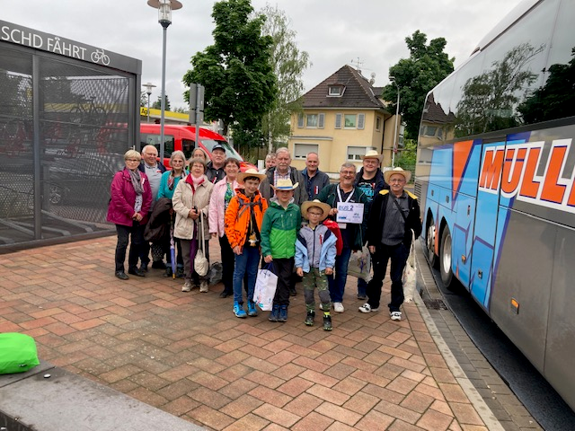 Gruppenbild unteschiedlicher Personen